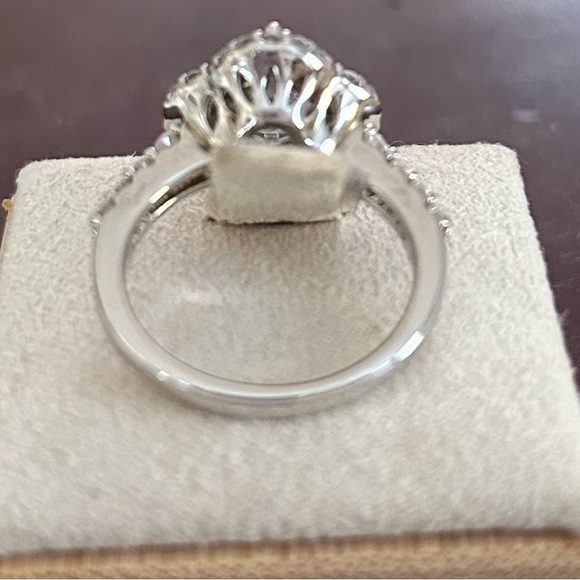 Clover shaped setting with square diamonique stone - Picture 4 of 5